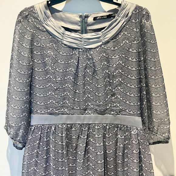 🖤 Unique & flirty dress with 3/4 sleeves & pretty satin trim & bow - Picture 6 of 17